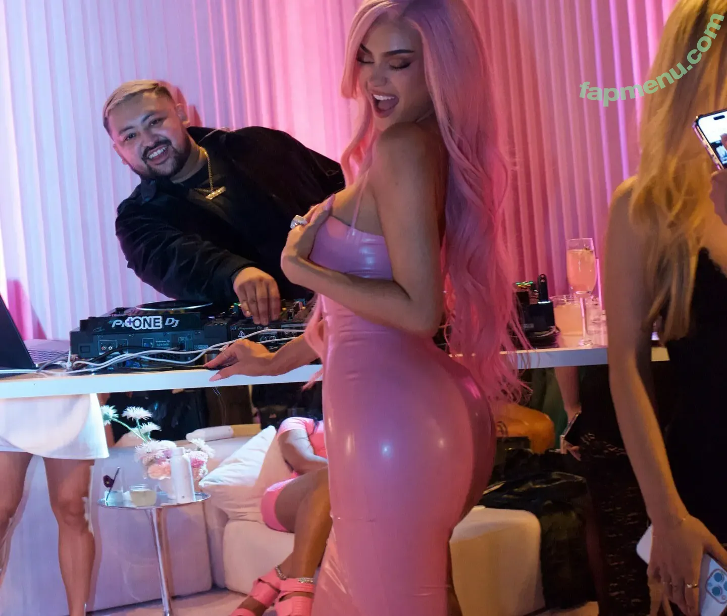 Kylie Jenner nude photo #3219 (KylieJenner / kyliejenner.2)