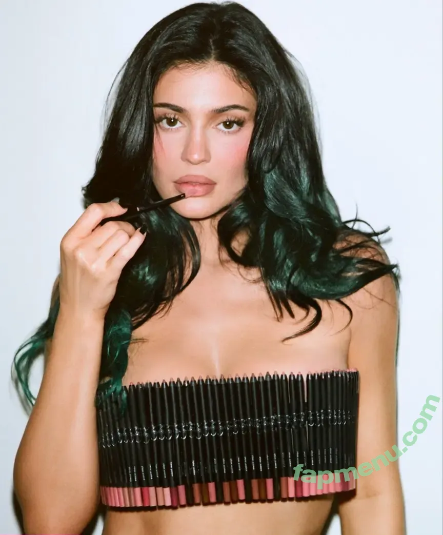 Kylie Jenner nude photo #3261 (KylieJenner / kyliejenner.2)
