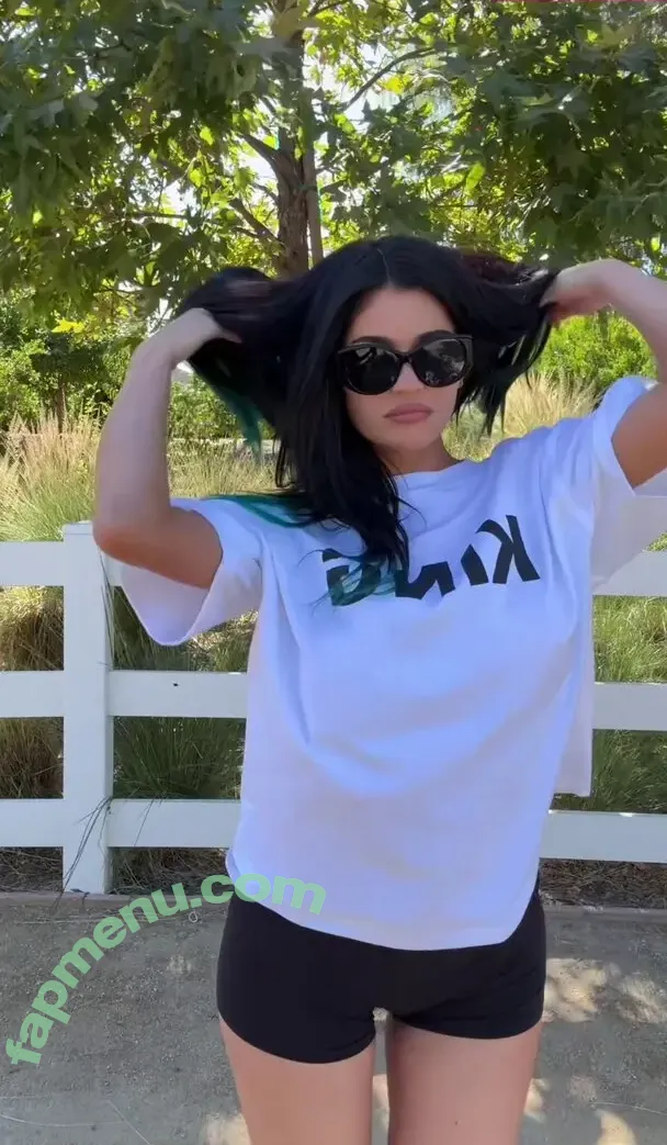 Kylie Jenner nude photo #3263 (KylieJenner / kyliejenner.2)