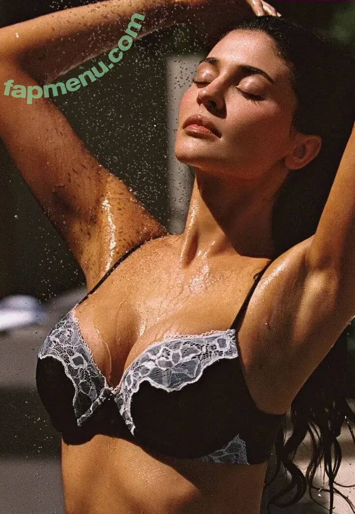 Kylie Jenner nude photo #3276 (KylieJenner / kyliejenner.2)