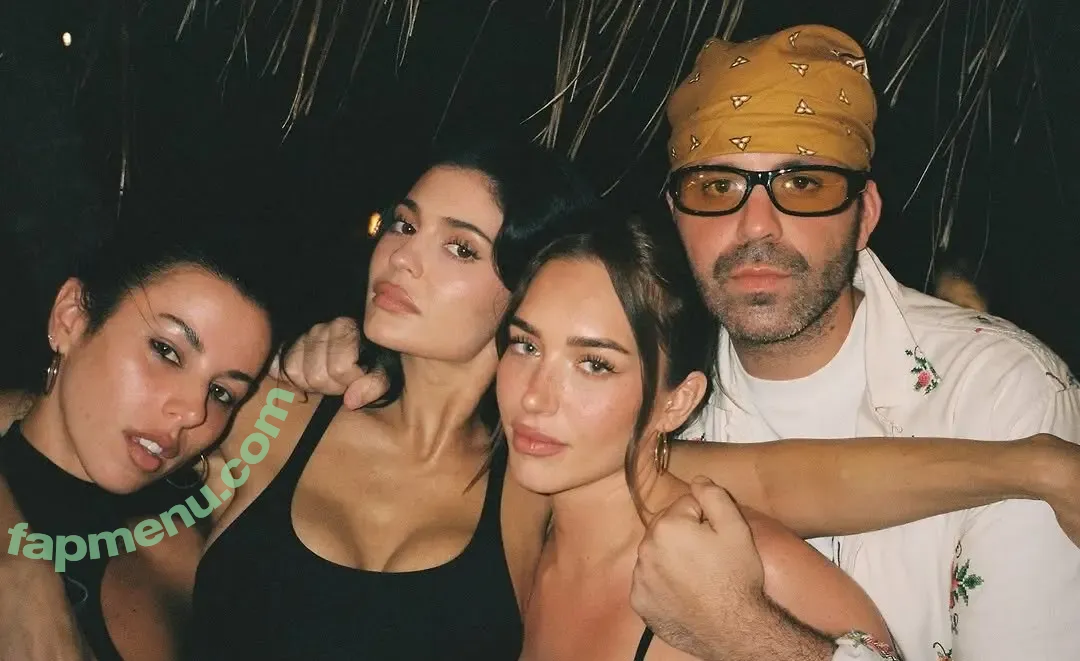 Kylie Jenner nude photo #3324 (KylieJenner / kyliejenner.2)