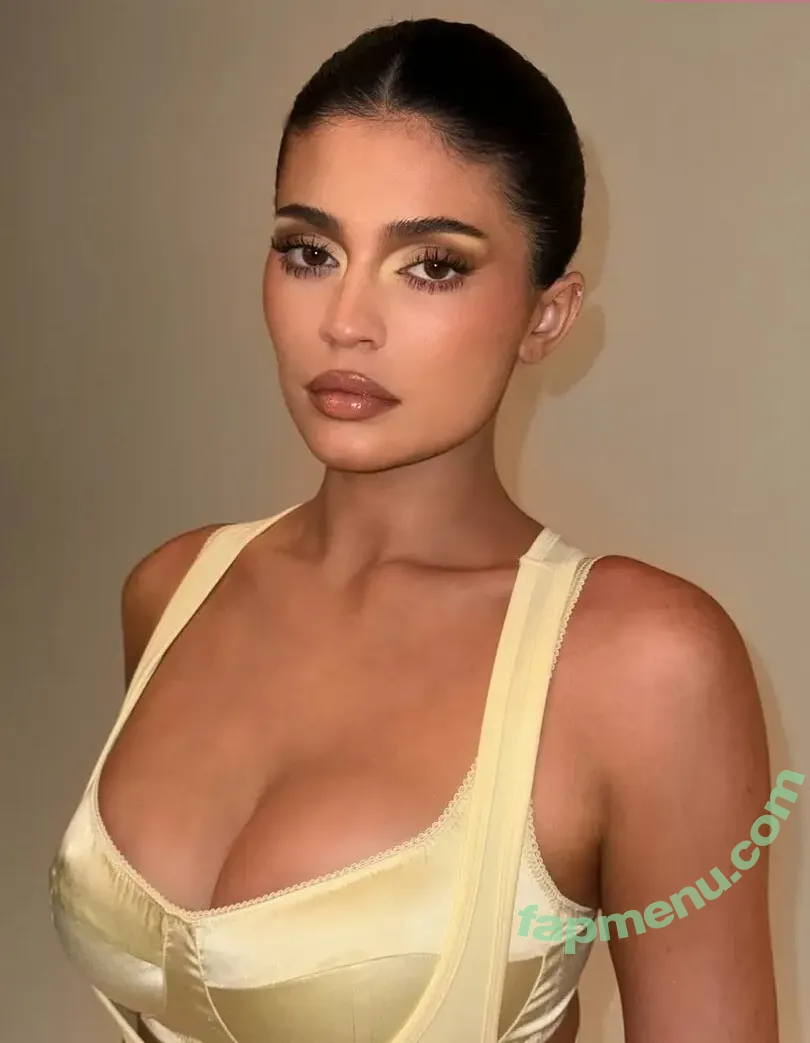 Kylie Jenner nude photo #3363 (KylieJenner / kyliejenner.2)