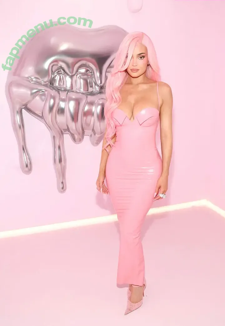 Kylie Jenner nude photo #3383 (KylieJenner / kyliejenner.2)