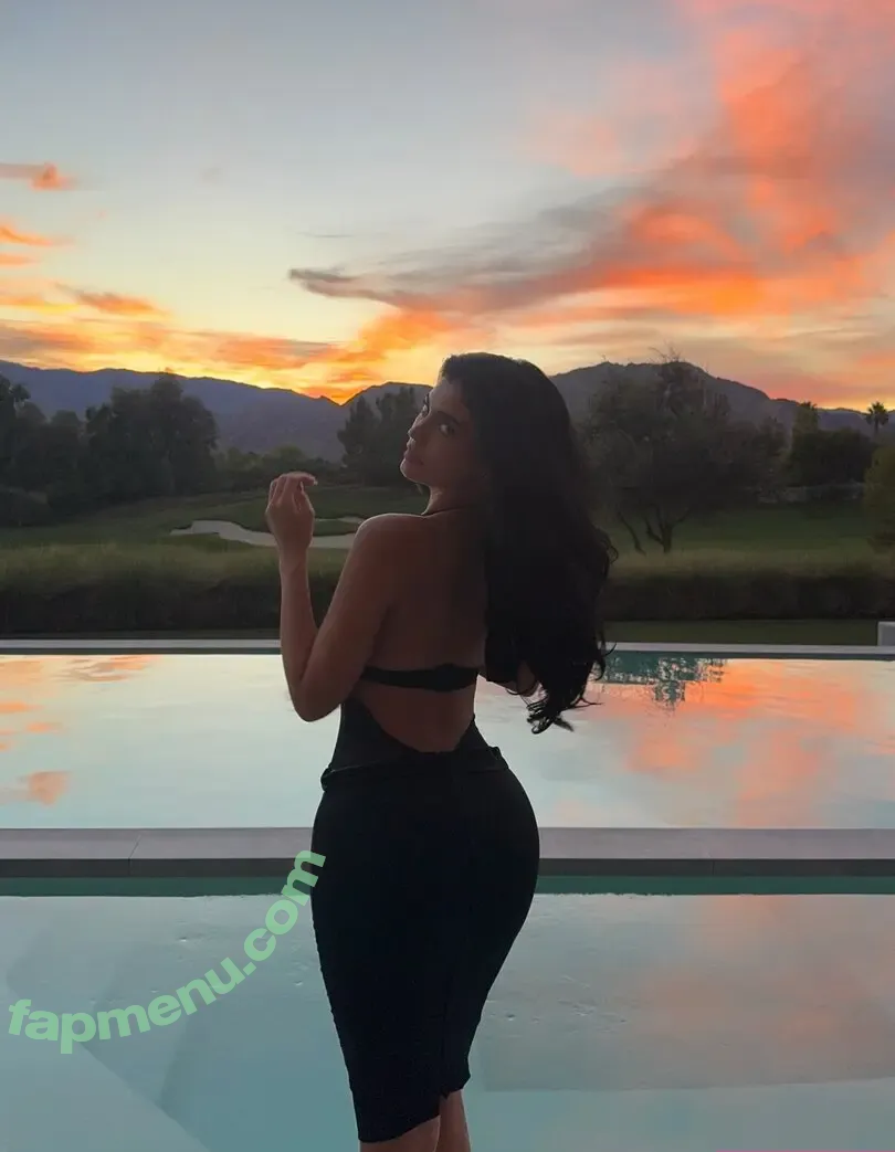 Kylie Jenner nude photo #3426 (KylieJenner / kyliejenner.2)