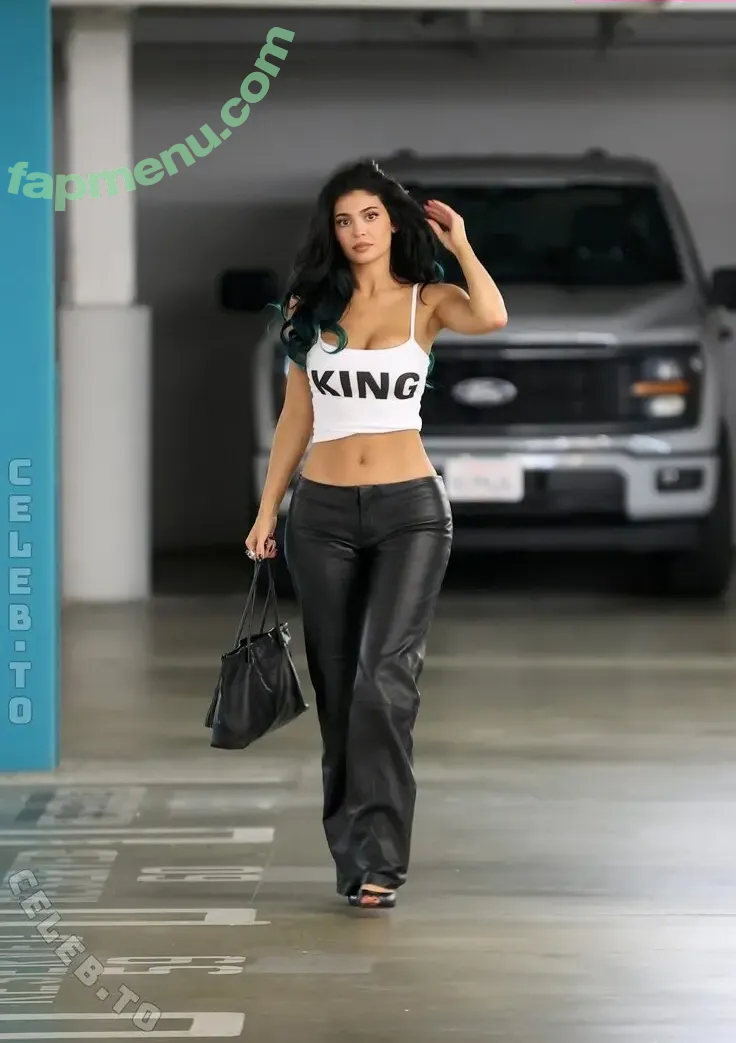 Kylie Jenner nude photo #3464 (kyliejenner / kyliejenner.2)