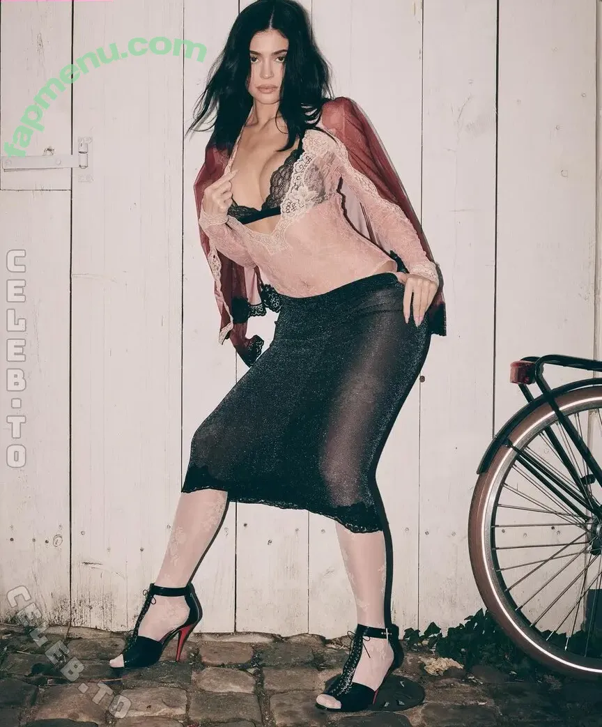 Kylie Jenner nude photo #3484 (kyliejenner / kyliejenner.2)