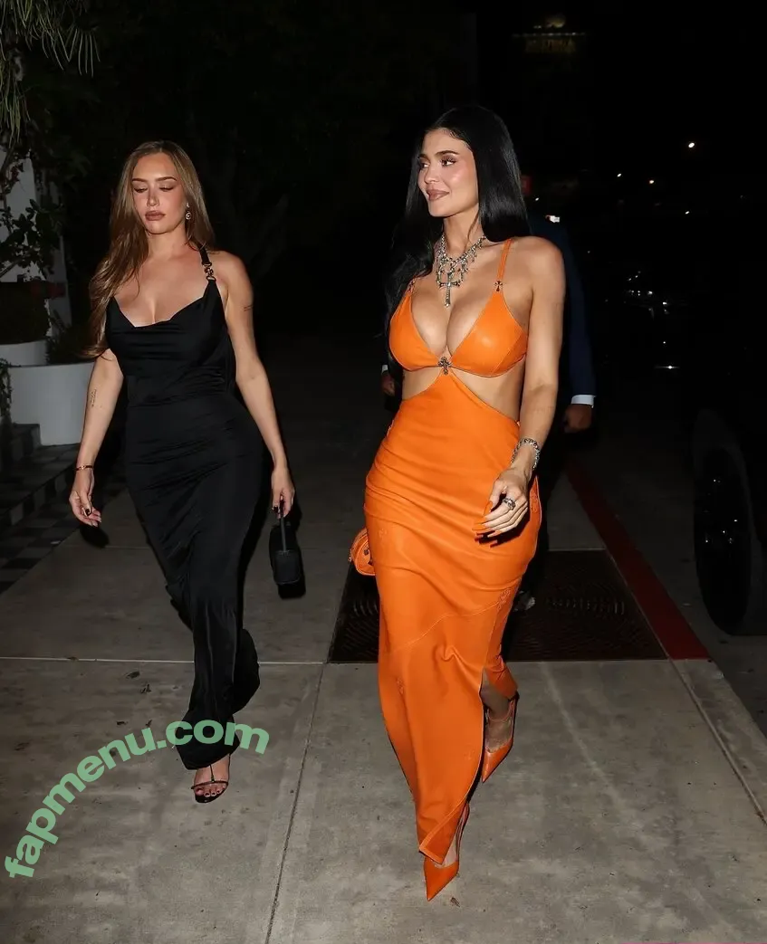 Kylie Jenner nude photo #3573 (kyliejenner / kyliejenner.2)