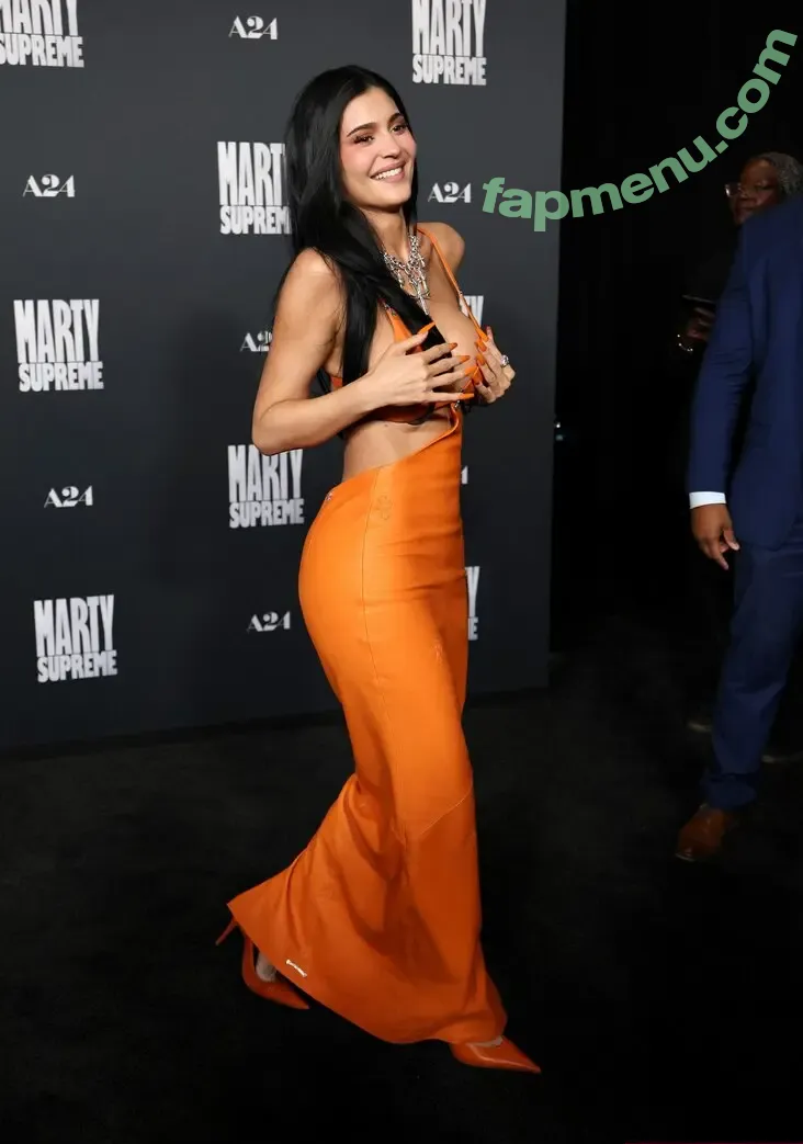 Kylie Jenner nude photo #3575 (kyliejenner / kyliejenner.2)