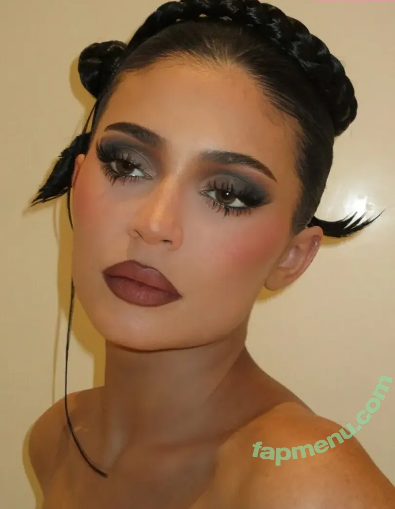 Kylie Jenner nude photo #3759 (kyliejenner / kyliejenner.2)