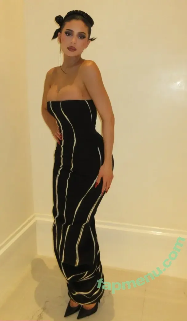 Kylie Jenner nude photo #3763 (kyliejenner / kyliejenner.2)