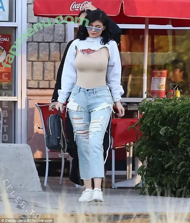 Kylie Jenner nude photo #3785 (kyliejenner / kyliejenner.2)