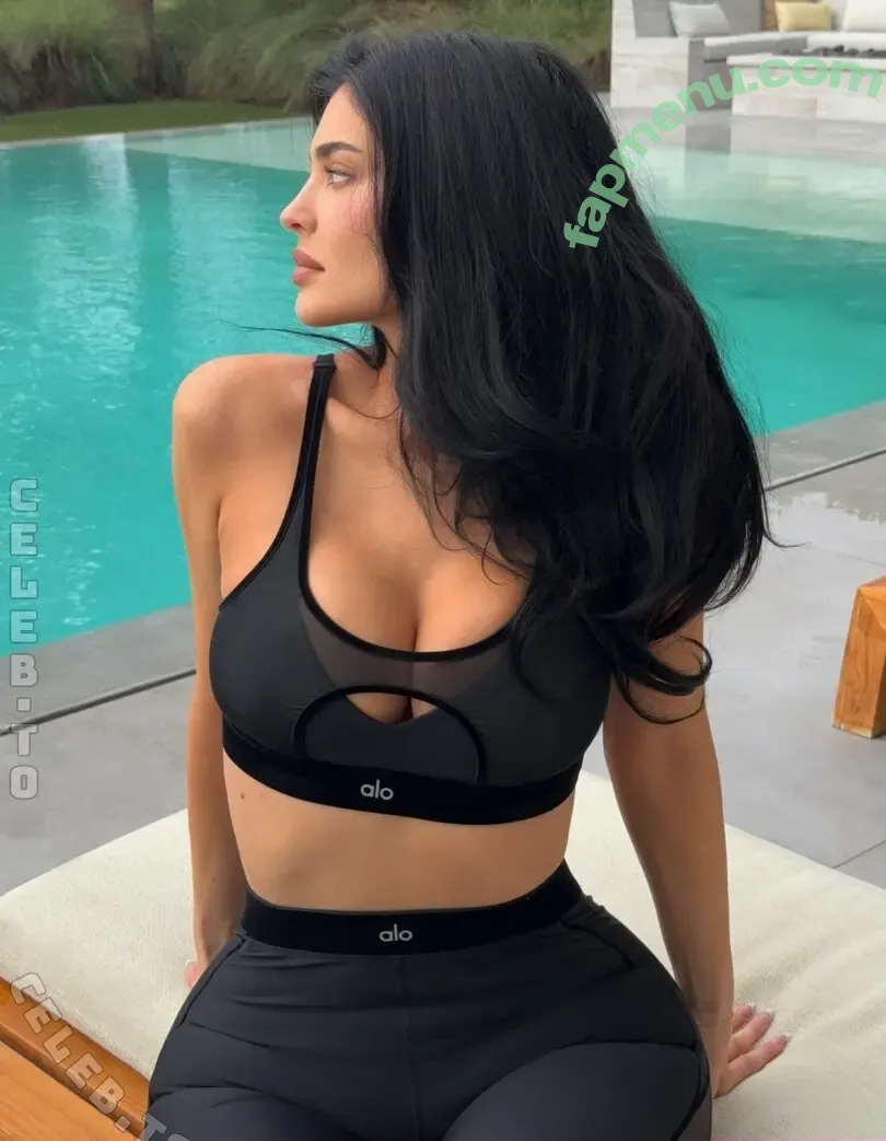 Kylie Jenner nude photo #3813 (kyliejenner / kyliejenner.2)