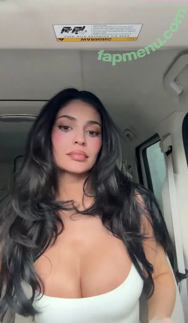 Kylie Jenner nude photo #3885 (kyliejenner / kyliejenner.2)