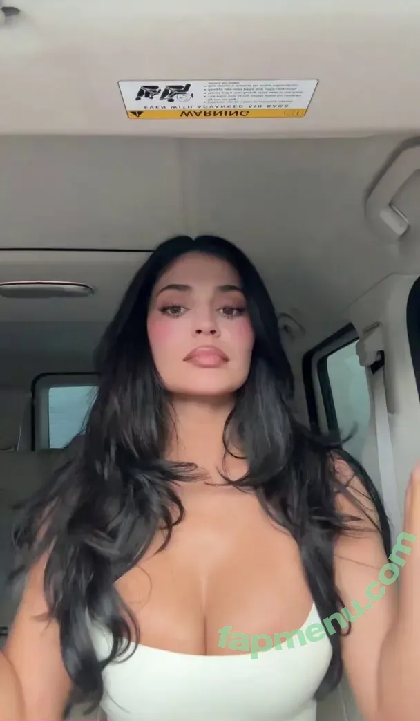 Kylie Jenner nude photo #3886 (kyliejenner / kyliejenner.2)