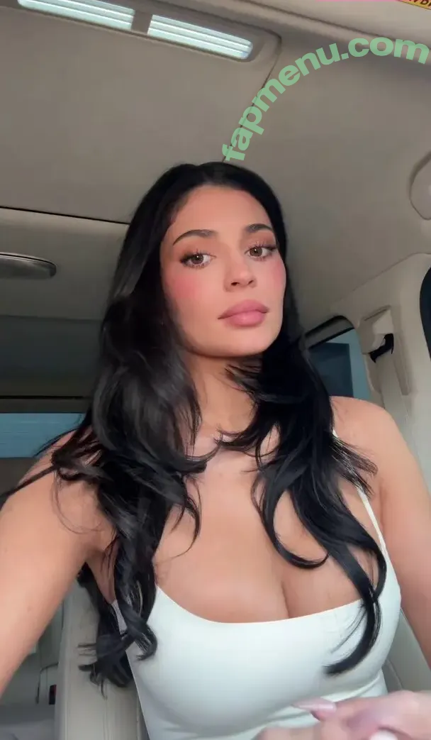 Kylie Jenner nude photo #3891 (kyliejenner / kyliejenner.2)