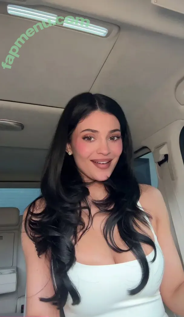 Kylie Jenner nude photo #3893 (kyliejenner / kyliejenner.2)