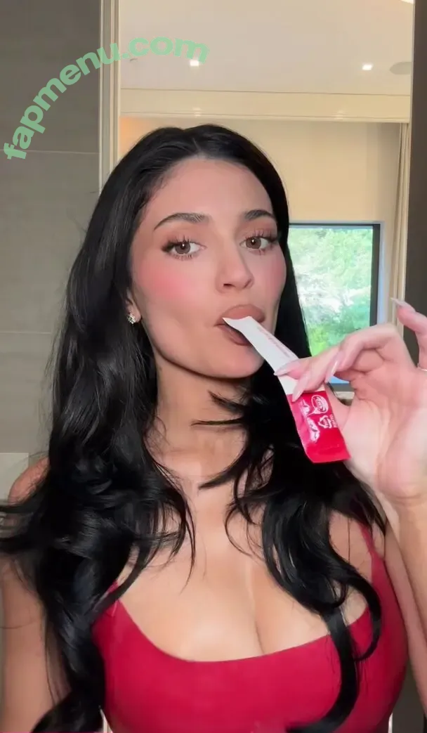 Kylie Jenner nude photo #3902 (kyliejenner / kyliejenner.2)