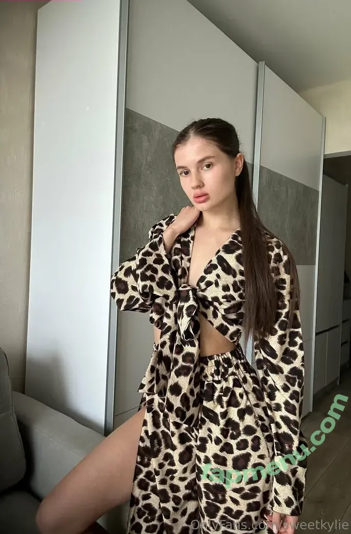 kylie_oftv nude photo #0002 (watchoftv)