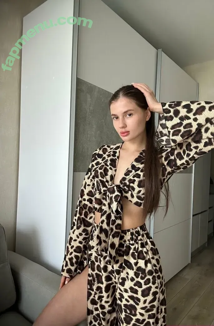kylie_oftv nude photo #0003 (watchoftv)