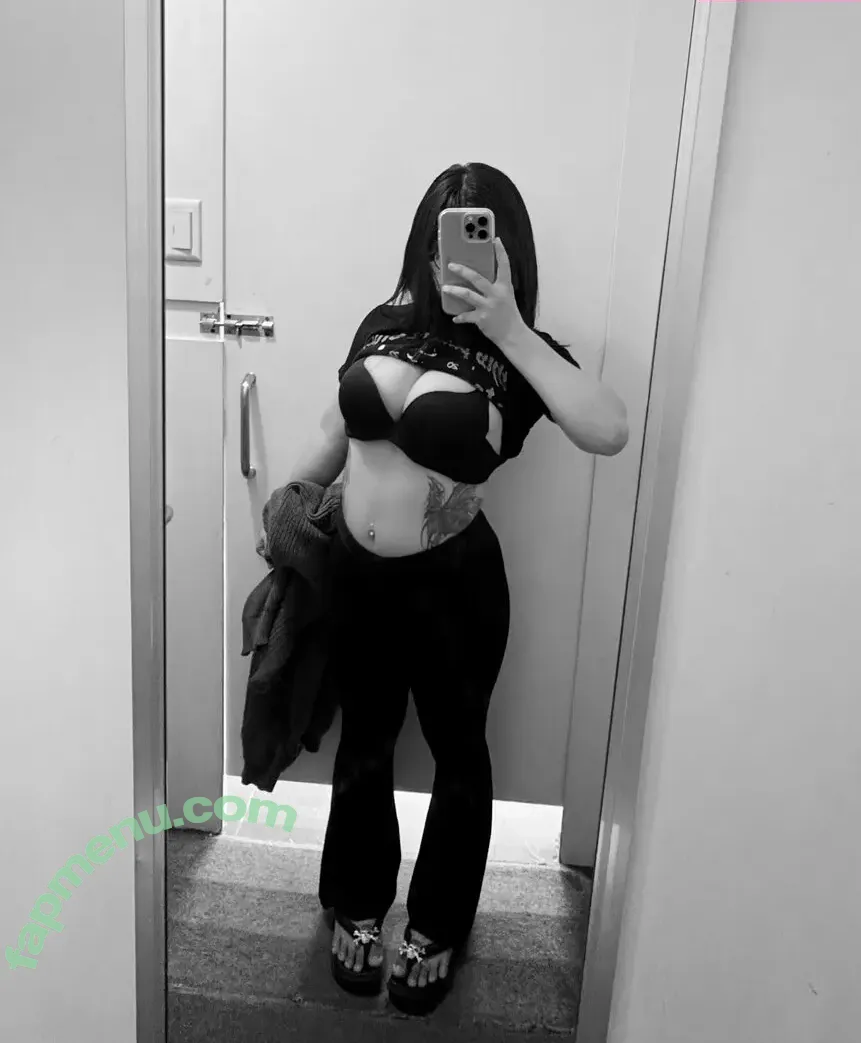 Kyysluttyy nude photo #0044 (Trixnie / Trixnie_doxx)