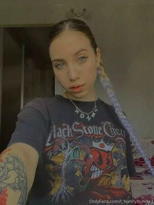 l_hunnybunny_l / hunnybunny420 / sunny_anny nude photo #0002