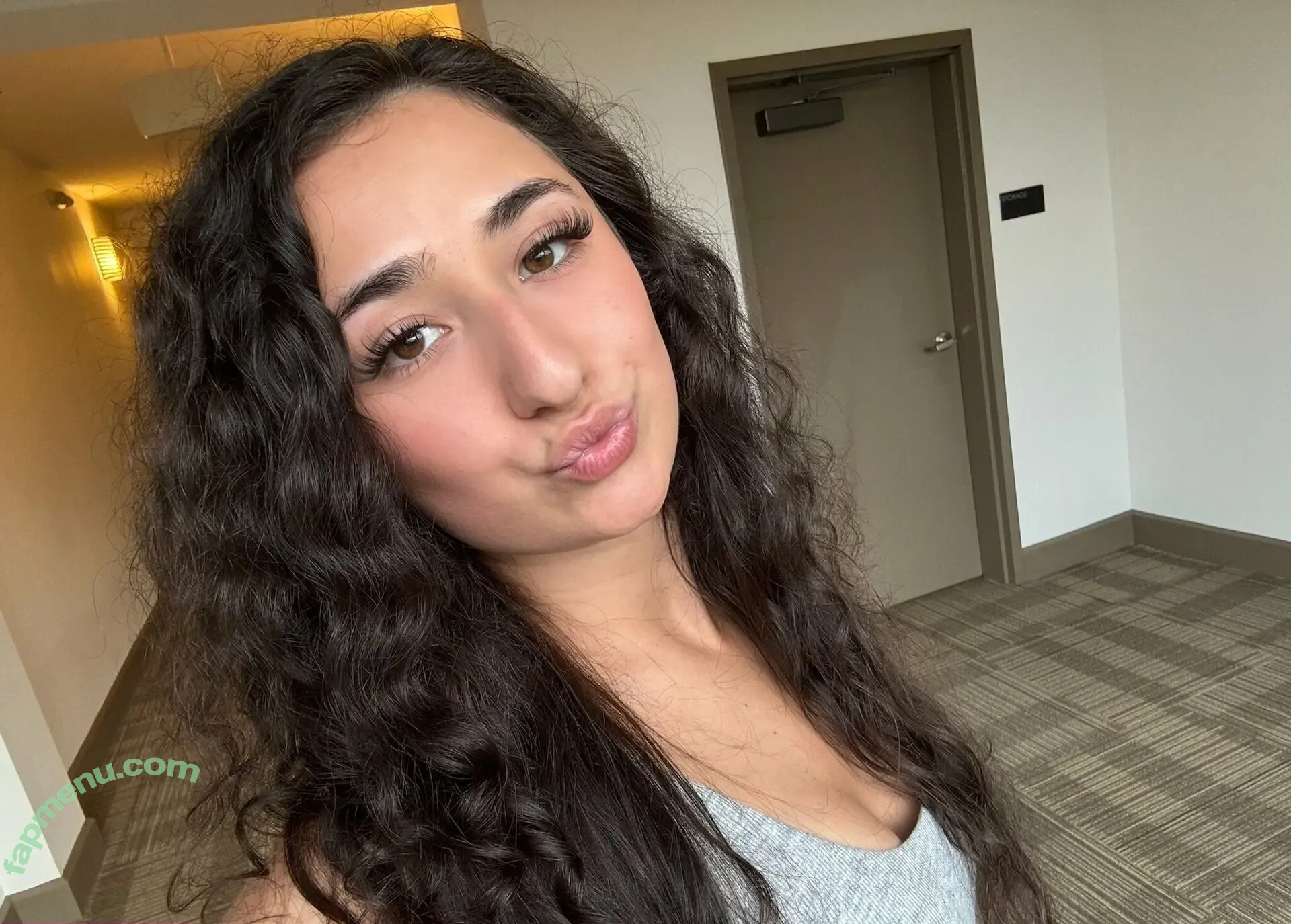 l.wrld nude photo #0001 (elacantilado)