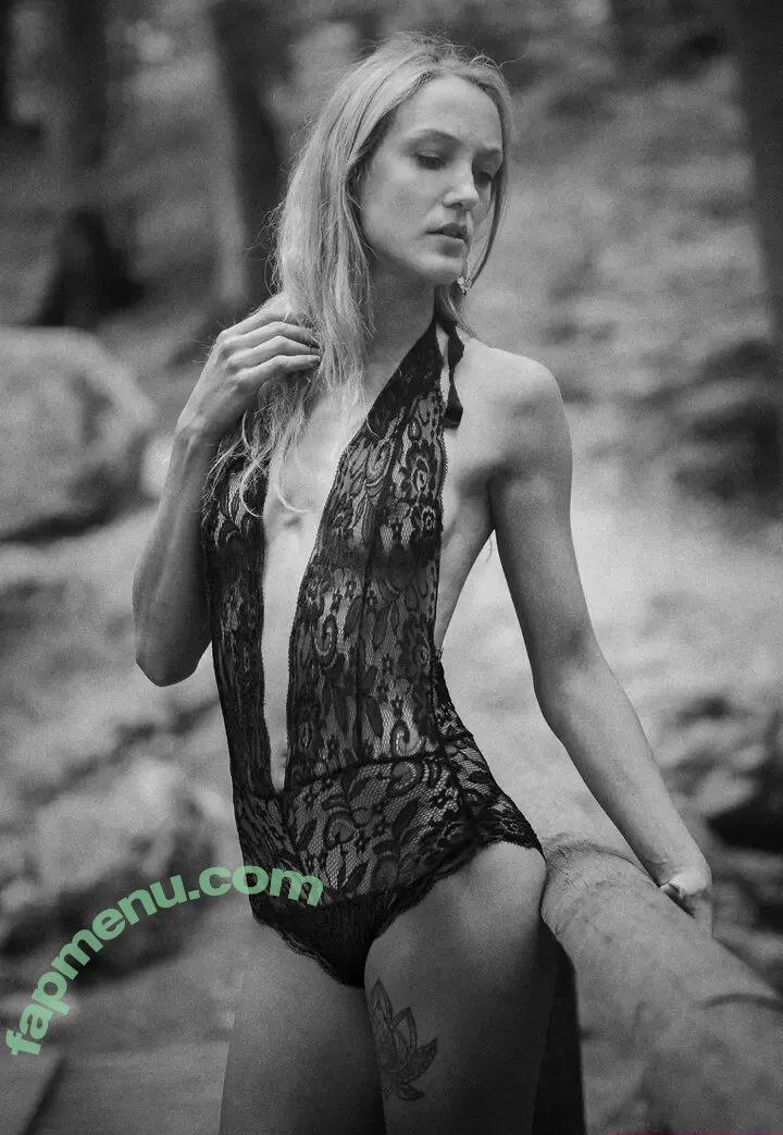 la.petite.belge nude photo #0003 (Sophie)