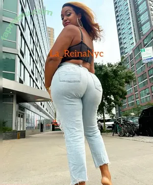 La_reinanyc / lareinashari nude photo #0005