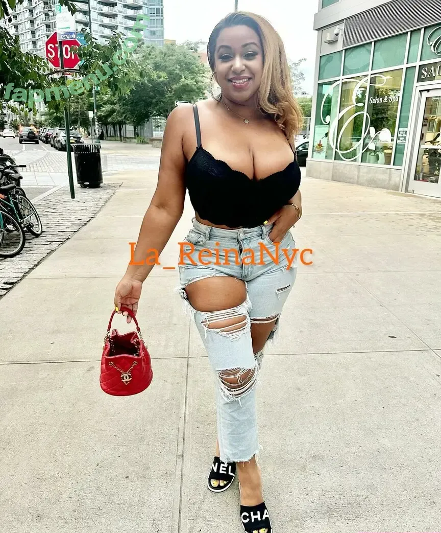 La_reinanyc nude photo #0001 (lareinashari)