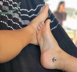 Laari_feet / Kellynhafeet / Larissa Miguez e Kellynha nude photo #0022