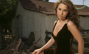 Lacey Chabert / thereallacey nude photo #0161