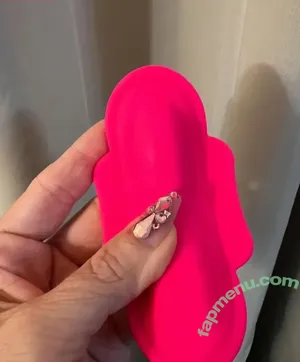 LactatingMILFBritney / britneyathome / britneyathomex nude photo #0003