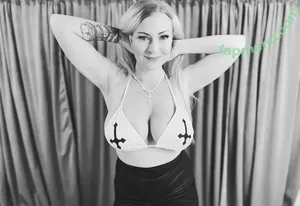 LactatingMILFBritney / britneyathome / britneyathomex nude photo #0038