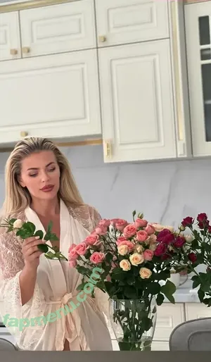 Lady Emily / GreatCheshire / GreatCheshire... / LadyEmilyPresents / LadyEmilyPresents... / embray_97 / lady.emily nude photo #0083