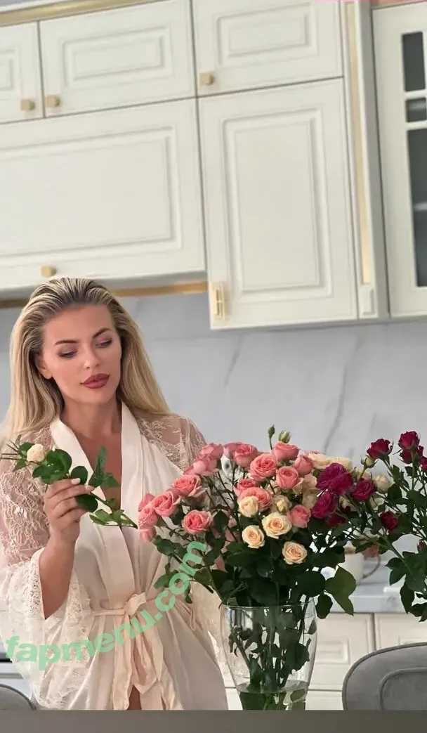 Lady Emily nude photo #0083 (GreatCheshire / GreatCheshire... / LadyEmilyPresents / LadyEmilyPresents... / embray_97 / lady.emily)