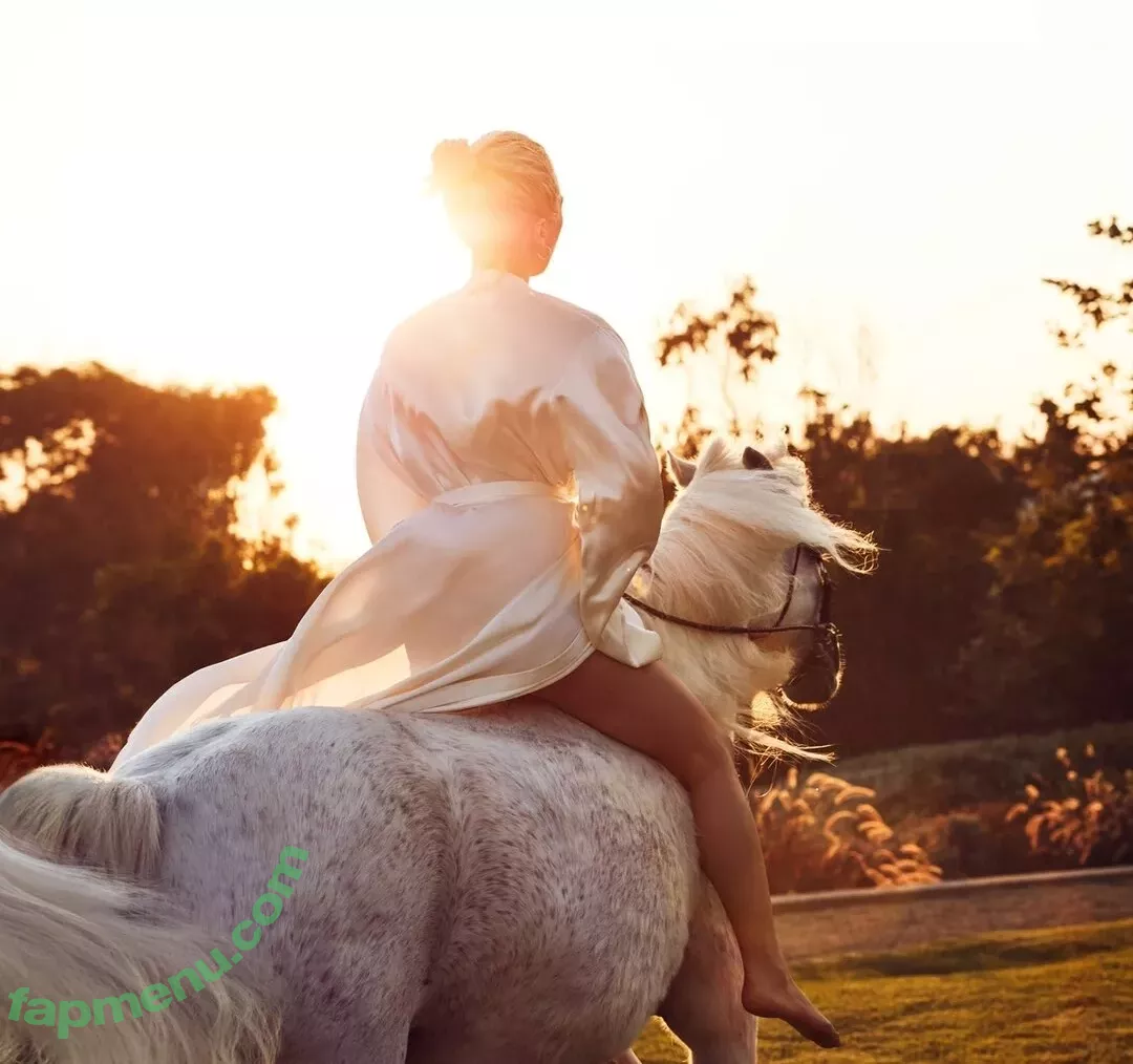 Lady Gaga nude photo #1065 (ladygaga)