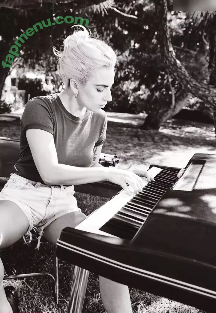 Lady Gaga nude photo #1074 (ladygaga)