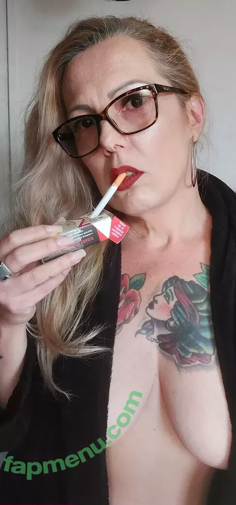 lady.smoker.queen nude photo #0046 (iamladysmoker)