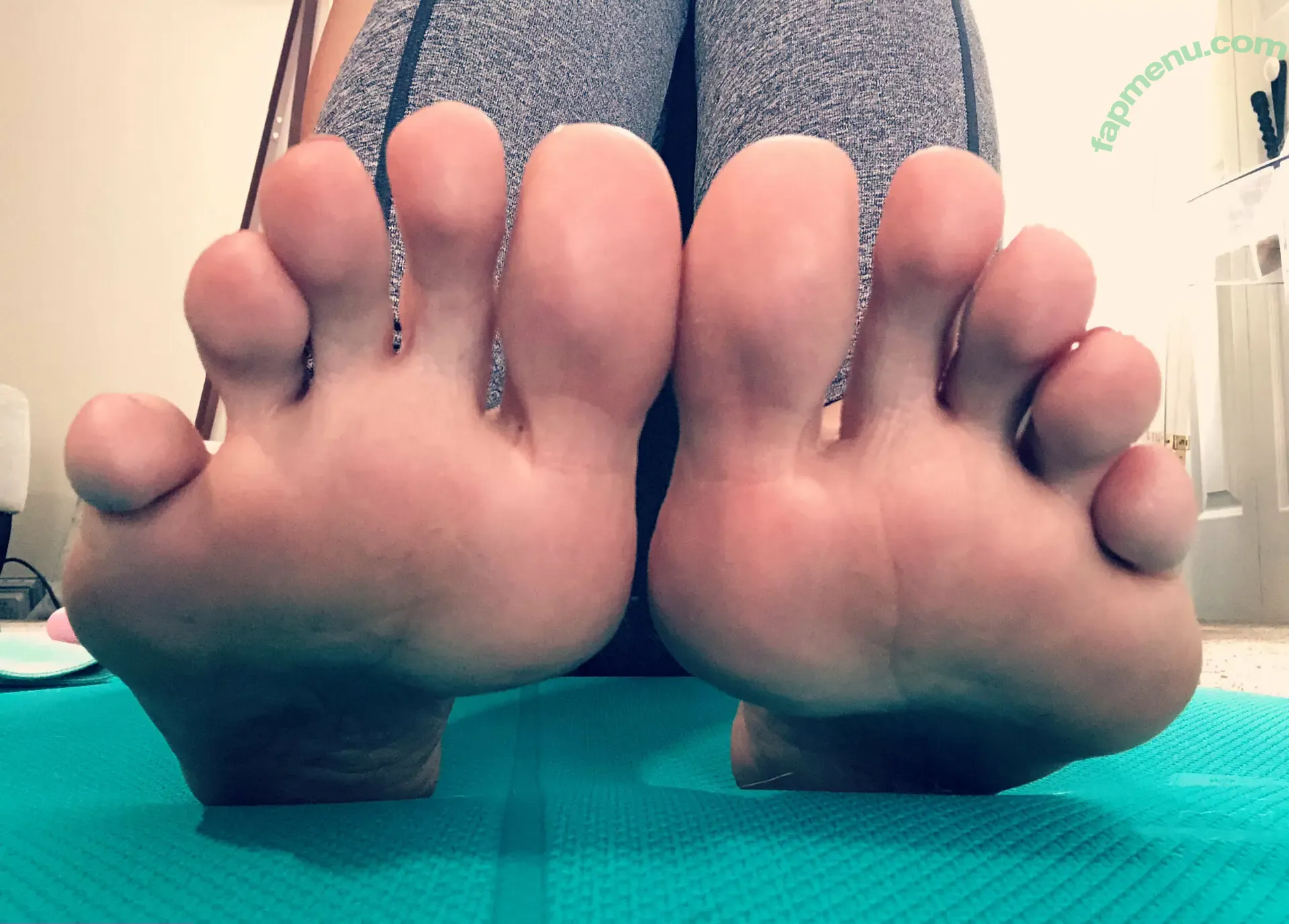 ladydeefootfetish nude photo #0003 (ladydefeet)