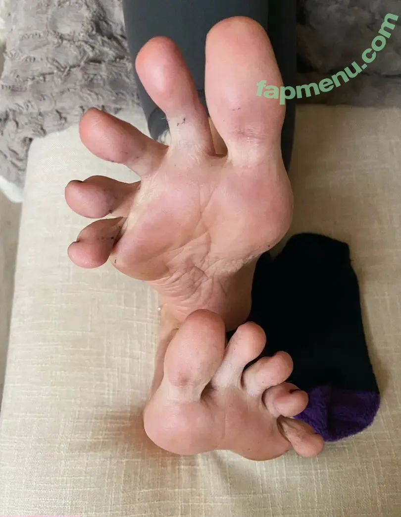 ladydeefootfetish nude photo #0031 (ladydefeet)