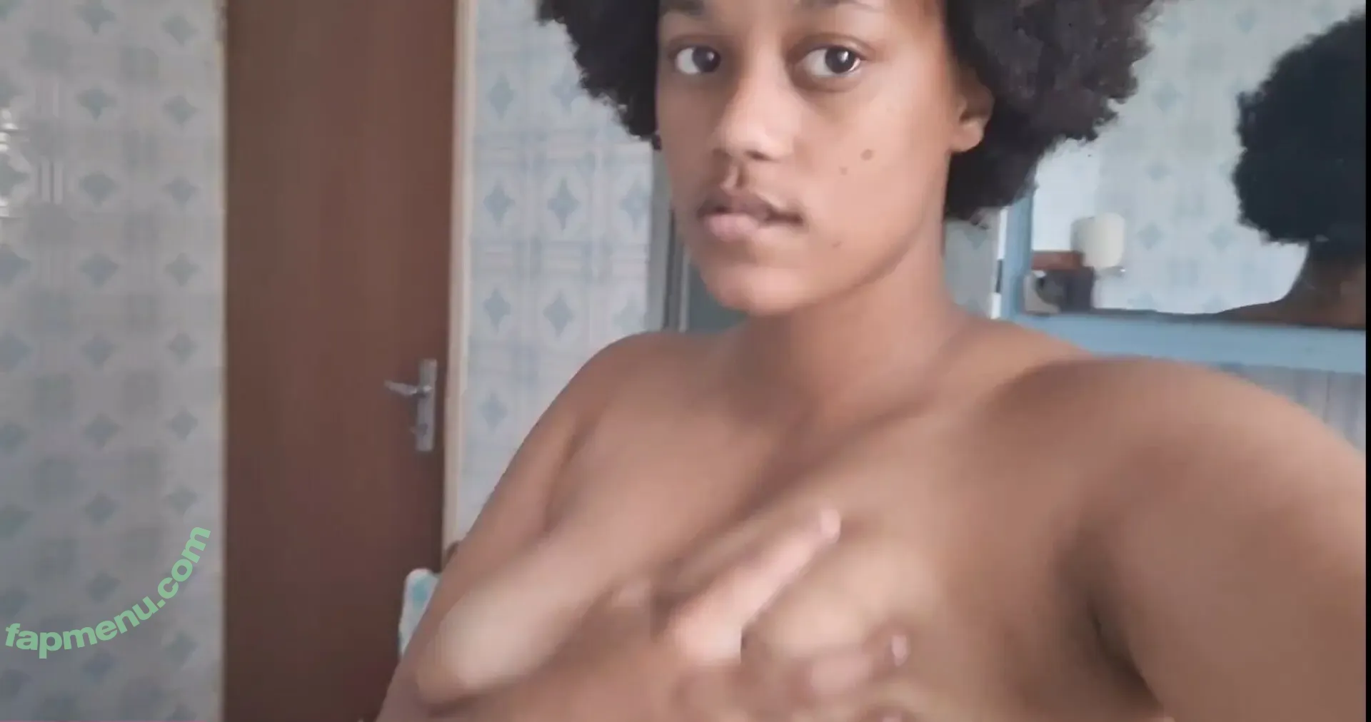 Ladylilith_ly nude photo #0010 (Casey Low Yeun)