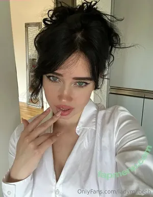ladymcbcth / ladymac.bth nude photo #0001