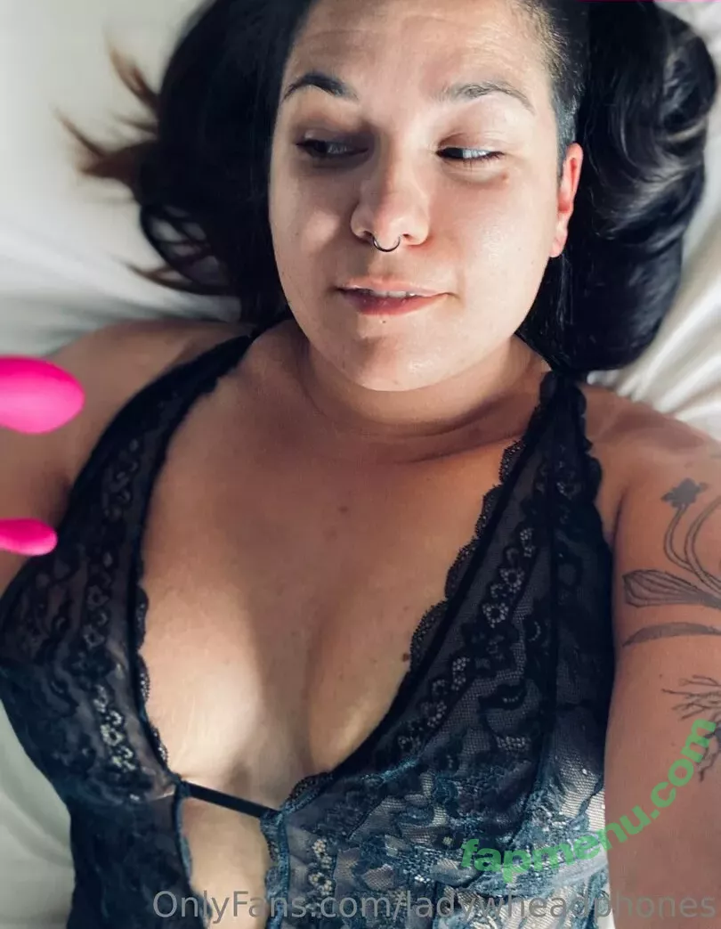 ladywheadphones nude photo #0052 (ladywithheadphones)