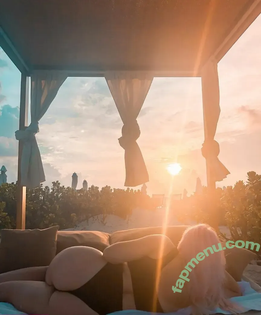 Lael Hansen nude photo #0015 (laelhansen)