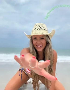 laineyymae67 / laineyy.mae nude photo #0005