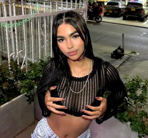 Lakaryofficial nude photo #0041