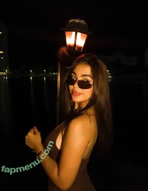 Lakaryofficial nude photo #0128