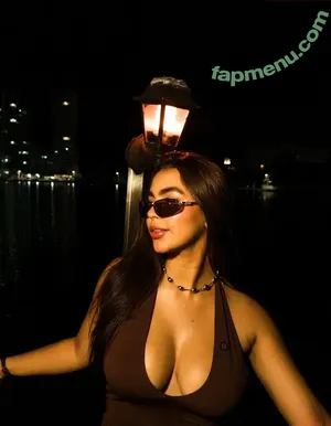 Lakaryofficial nude photo #0130