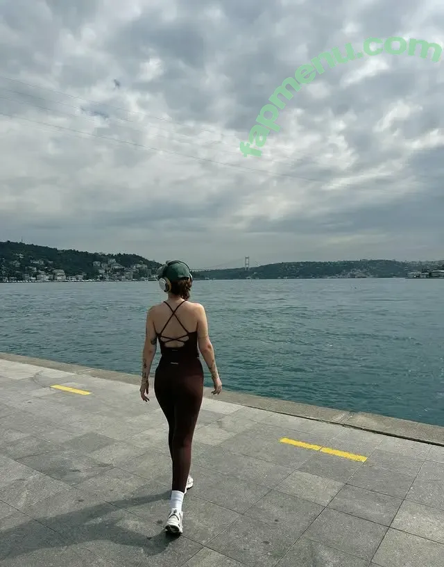 lalfizu nude photo #0001 (Zulal Fidan)