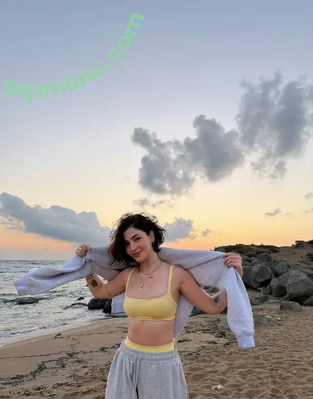 lalfizu nude photo #0002 (Zulal Fidan)